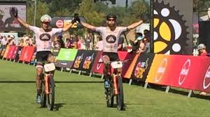 Zoon david dekker (23) was alert op het moment dat het peloton in stukken geslagen. Brons Voor Erik Dekker En Maarten Tjallingii In Cape Epic Masters Rtv Drenthe