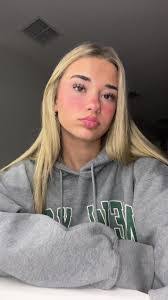 Alexa Valle's Instagram, Twitter & Facebook