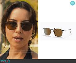 WornOnTV: Harper's black sunglasses