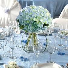 Narrow down your decision with our list of the 15 most popular wedding flowers. Arranjos De Mesa Economicos I Flower Centerpieces Wedding Wedding Floral Centerpieces Blue Hydrangea Centerpieces