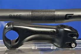 ヒルクライマー垂涎！３００ｇを切る『カーボンハンドル』×『カーボンステム』の超軽量コンボ！ | 東大和で自転車をお探しならYs Road 東大和店