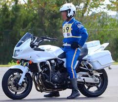 白バイ 乗車服 おしゃれまとめの人気アイデア pinterest hans str 白バイ 男性警察官 警察官