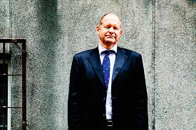 Eliasson, çok sayıda kitap ve makale yazmış ve ortak yazarlık yapmıştır ve dış politika ve diplomasi konularında sık sık öğretim. Chef Testar Dan Eliasson Generaldirektor Forsakringskassan Chef