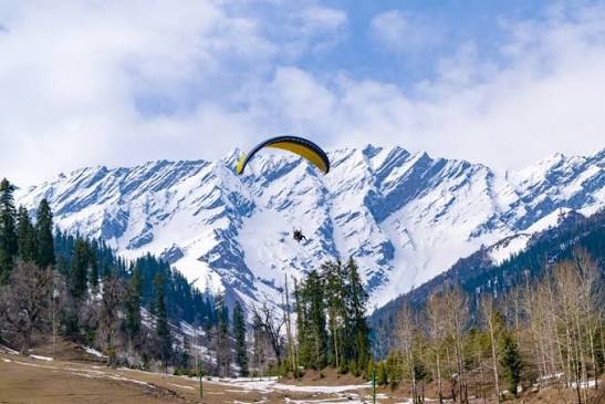 Amritsar to Kullu Taxi Service