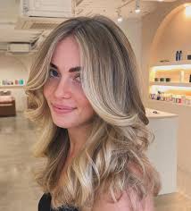 200: HAIR-MILES! DO YOU GET YOUR HAIR DONE SOMEWHERE GLAM OVERSEAS**?  Looking for two more ladies who live in the UK purposely get their hair cut 