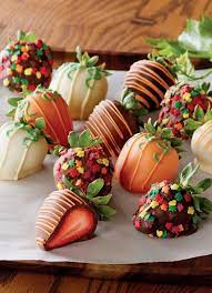 Perfectly Sweet And Easy Thanksgiving Dessert Fall Inspired Chocolate Covered Strawberr Thanksgiving Desserts Easy Thanksgiving Food Desserts Dessert Delivery