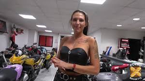 Cette coquine veut que je la baise dans tous les sens - XNXX.COM