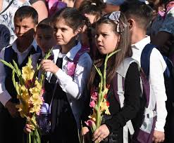 Doar câteva zile îi mai despart pe copii de noul an școlar, care conform calendarului, va începe pe 10 septembrie și va avea 34 de săptămâni de cursuri. Structura Anului È™colar 2018 2019 Ce SchimbÄƒri UrmeazÄƒ Pentru Elevi Click Mobile