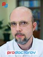 По вискам стекал пот, рыжие волосы у корней намокли, футболка прилипла. Volkov Oleg Anatolevich 4 Otzyva Novosibirsk Prodoktorov
