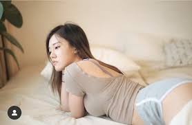 黃子佼（英語： mickey huang ，1972年3月30日 － ），台灣 男藝人、主持人，綽號佼佼，畢業於世界新聞專科學校五專部廣播電視科。 榮獲多座電視金鐘以及廣播主持人獎項 。 台灣女主持人張小燕是黃子佼的師父，lulu則為其徒弟。 å­¸æ°'æ€æ½®å€‹é»ƒå­æ‚…å°å¥¶å°±é»Žè·Œå‡ºåšŸ æœ‰åœ– Lihkg è¨Žè«–å€
