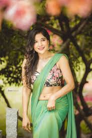 Yamini has worked in movies like munnodi, keechaka, titanic, bhale manchi chowka beram, kothaga maa prayanam. Cinderella Tamil Movie Actress Sakshi Agarwal Shines Like A Peacock In A Green Saree Photos South Indian Actress Photos And Videos Of Beautiful Actress