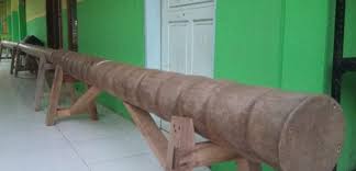 Gambar kursi unik dari kayu bekas. Ar Rahmah Pacitan Yayasan Ar Rahmah Pacitan