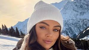 Love Island's Kendall Rae Knight Shares Swimsuit Photo From "Dolce & Cabana"