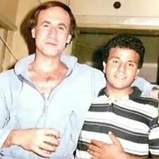 وأما رواية عبد الصمد (رواية البياض) فأخرجها بن جرير في التفسير عن أبي قلابة الرقاشي عن عبد الصمد بن عبد الوارث حدثني أبي فذكره بلفظ: Ø´Ø§Ù‡Ø¯ Ø£Ù„Ø¨ÙˆÙ… Ø°ÙƒØ±ÙŠØ§Øª Ø§Ù„ÙÙ†Ø§Ù† Ø§Ù„Ø±Ø§Ø­Ù„ Ø¹Ø²Øª Ø§Ø¨Ùˆ Ø¹ÙˆÙ Ø¬Ù†ØªÙ„Ù…Ø§Ù† Ø§Ù„ÙÙ† Ø§Ù„ÙŠÙˆÙ… Ø§Ù„Ø³Ø§Ø¨Ø¹