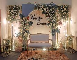 Dekorasi akad nikah vendor dekorasi murah dewi s wedding melayani permintaan jasa untuk dekorasi pernikahan untuk akad nikah sederhana di rumah dekorasi akad kami berikan dengan harga murah sangat cocok untuk calon pengantin yang akan mengadakan pernikahan di rumah di. Dekor Akad Nikah Haza Wedding Bridestory