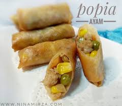 Ada sayur, ayam dan telur. Resipi Mudah Buka Puasa Popia Ayam Mix Vege