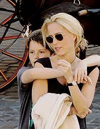 Gillian leigh anderson, obe (born august 9, 1968) is an american actress. Gillian Anderson And Son Oscar Gillian Anderson David Duchovny Gillian Anderson Gillian Anderson Kids