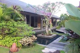 Offering a variety of facilities and services, the hotel provides all you need for a good night's sleep. Santap Malam Di Ruang Yang Luas Dan Lingkungan Sekitar Sangat Artistik Bild Von Rumah Kito Jambi Tripadvisor