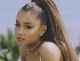 From her angelic voice to her gorgeous hair and beauty, ariana grande is one of the most famous and talented singers of the recent times. Sdelavshaya Nepravilnuyu Tatuirovku Ariana Grande Provela Rabotu Nad Oshibkami