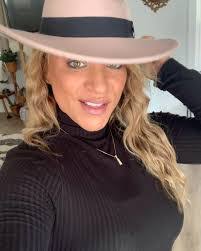 Liz Darden's Instagram, Twitter & Facebook