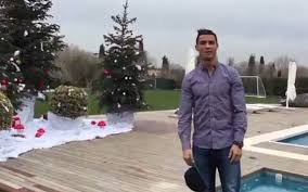Here's how he's staying fit as ever into cristiano ronaldo is somehow aging in reverse. Real Madrid Superstar Cristiano Ronaldo Prasentiert Sein Haus