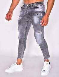 Le jeans homme, ou denim pour les intimes, est l'une des pièces phares du dressing masculin depuis des années et ce n'est pas près de s'arrêter. Jeans Destroy Mens Pants Fashion Mens Fashion Streetwear Men Fashion Casual Shirts