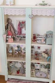 Doll House Made From A Cabinet Punktchengluck Puppenhaus Mausehaus Puppenhausmobel