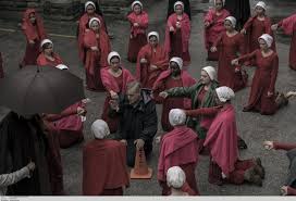 A baby shower provokes a troubling shift in offred's relationship with serena joy. Diaporama The Handmaid S Tale Saison 2 Men S Up