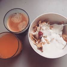 Petit Dejeuner Light Pour Regime 40 Grammes De Cereales Special K Fruits Rouges Fromage Blanc 0 Jus D Orange Jus D Orange Orange Pressee Cereales Special K