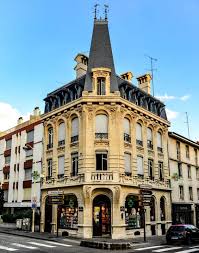 Jugendstil în germană, stile liberty în italiană, modernismo catalán în spaniolă, etc. Art Nouveau Build Inspired By Irl Minecraft Map