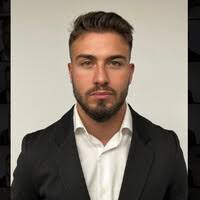 40+ profilů „Rizzo“