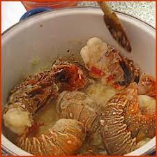 Queues De Langoustes A L Armoricaine Et Flambees A L Armagnac Recette Recettes De Cuisine Homard Recette Sauce Armoricaine