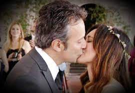 Neanche raffaele e ornella riescono a calmarla. Eugenio E Viola Un Posto Al Sole Home Facebook