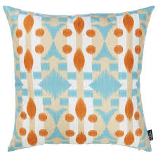 Jamaican pronunciation and vocabulary are significantly different from most other english dialects, despite heavy usage of english words or derivatives. Ikat In English