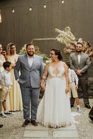 Mini Wedding Descontraido E Cheio De Alegria Na Casinha Le Julie Ellen Nilson Em 2020 Vestido De Noiva Renda Vestido Casamento Civil Vestido Daminha De Honra