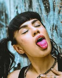 Foto de mi carita maltratada pa que no se me olvide de que la vida se  encarga de darte golpes pa que te levantes más fuerte. 📸: @elbombastiic .  . . . . . #