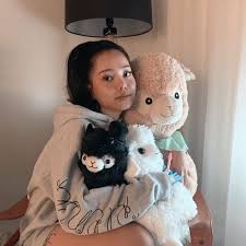 She has accumulated over 10 million followers on her bella.poarch instagram account. Bella Poarch The Protagonist Of The Most Popular Incomprehensible Video In The History Of Tiktok Society