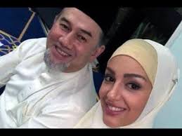 Sultan muhammad v, known for his relaxed public persona, studied at comptroller of the royal household, wan ahmad dahlan abdul aziz. Sultan Muhammad V Steps Down As Malaysia S King Se Asia News Top Stories The Straits Times