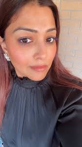 I just brought this, and even though i blend in my fingers first before  applying like the lovely Mecca girl showed me, it's starting to separate