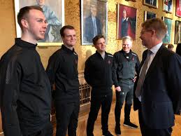 Jeg fik derefter en opringning fra nikolaj rindom, der er ejer af klinikken. Astralis Counter Strike On Twitter Performance Team And Lord Mayor Frankjensenkbh Clinical Dietician Maiken Beck Physical Coach And Physiotherapist Mikkel Hjuler Team Psychologist Lars Robl Team Doctor Nikolaj Rindom