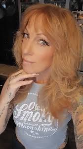 Amanda Lynn Mayhew omoì peteĩ ta'anga...