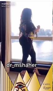 وأطلت روزانا اليامي وهي ترتدي فستاناً أزرق ملكي وبجوارها زوجها وهما يحتفلان. Ø§Ù„Ø­Ø¯Ø« Ø£ÙˆÙ†Ù„Ø§ÙŠÙ† Ø¹Ø§Ø¬Ù€Ù€Ù€Ù„ Ø¨Ø¹Ø¯ Ø§Ù‚Ù„ Ù…Ù† Ø´Ù‡Ø± Ø¹Ù„Ù‰ Ø²ÙˆØ§Ø¬Ù‡Ø§ Ø§Ù„Ø¥Ø¹Ù„Ø§Ù…ÙŠØ© Ø§Ù„Ø³Ø¹ÙˆØ¯ÙŠØ© Ø±ÙˆØ²Ø§Ù†Ø§ Ø§Ù„ÙŠØ§Ù…ÙŠ ØªØ³Ø±Ø¨ Ù…Ù‚Ø·Ø¹ Ø§Ø¨Ø§Ø­ÙŠ Ù…Ø¹ Ø²ÙˆØ¬Ù‡Ø§ ÙˆÙ…ÙˆØ¬Ø© ØºØ¶Ø¨ ØªØ¬ØªØ§Ø­ Ù…ÙˆØ§Ù‚Ø¹ Ø§Ù„ØªÙˆØ§ØµÙ„ Ø§Ù„Ø³Ø¹ÙˆØ¯ÙŠØ© Ø´Ø§Ù‡Ø¯