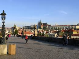 Il costo dell'abbonamento per un giorno è di 110 corone: Turisti Per Praga Visita Praga Con Guide Italiane