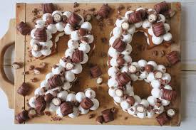 Recette De Mon Number Cake Compose De Biscuits Sables D Une Creme Chantilly Mascarpone A La Vanill Ganache Chocolat Au Lait Gateau En Chiffre Recette Chocolat