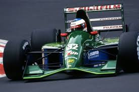 Gelegentlich lösen sich die skid blocks aufgrund der hohen kräfte gänzlich ab. Formel 1 Mick Vs Michael Schumacher Ihre Ersten F1 Autos