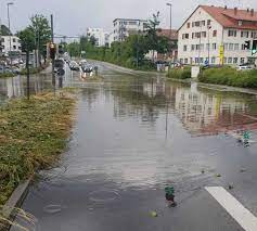 Zudem kommt es immer wieder zu großem hagel, besonders in bayern, und der schädigt besonders die landwirtschaft. Ikyrzj80ts Rmm