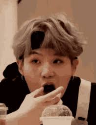 Bts suga | 비티에스 슈가. Yoongi Cute Gifs Tenor