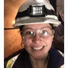 Lois Bragg's Instagram, Twitter & Facebook