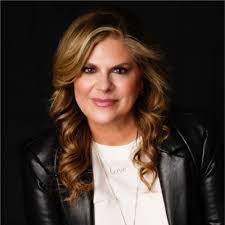 Shelley Pratt's Instagram, Twitter & Facebook