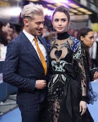 Zac efron and lily collins take a friendship test. Is Lily Collins Dating Noah Centineo Or Zac Efron